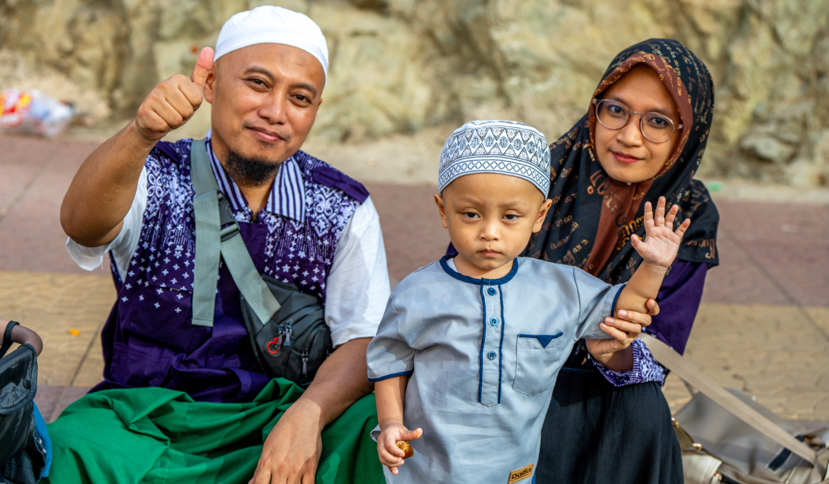 Many pilgrims begin final rituals before returning home
