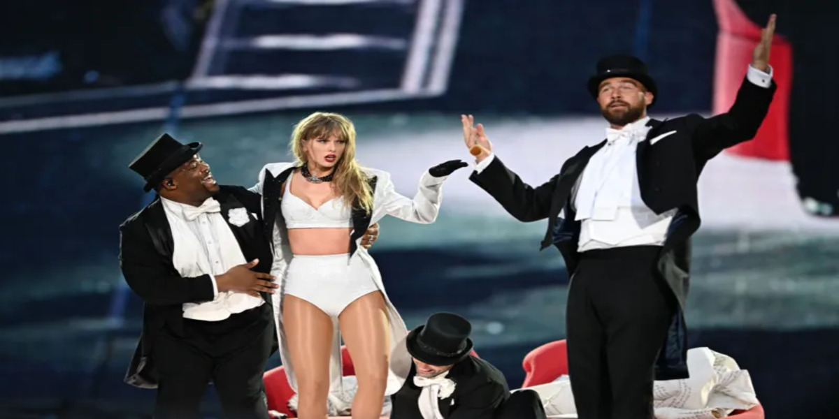 Kelce makes surprise appearance during Swift show