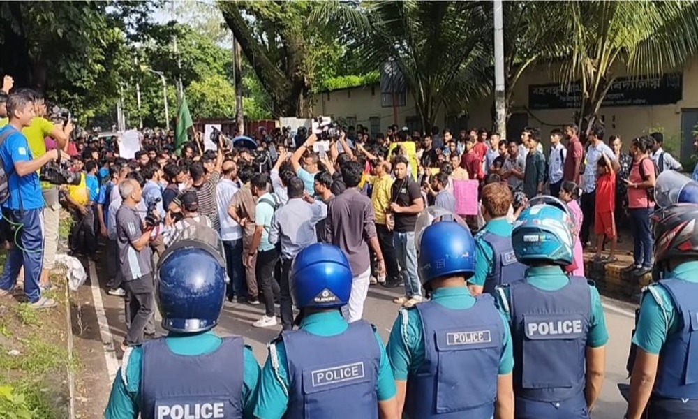 Protesters-Police clash left several students injured