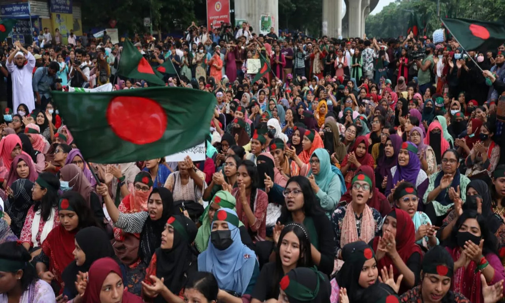 Students block Shahbagh intersection again in protest of quota reform