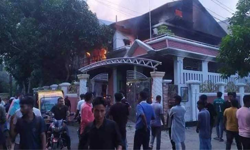 Cricketer Mashrafe’s Narail home torched