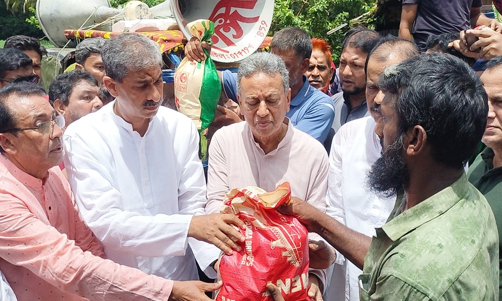 BNP men stay beside flood victims: Khasru
