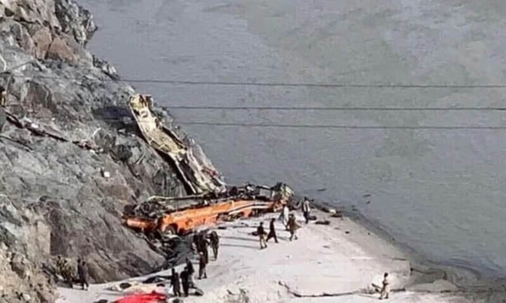 At least 22 dead in Pakistan bus crash
