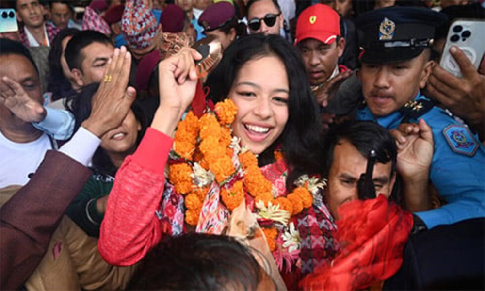 Crowds give Nepal's first Paralympics medallist hero's welcome
