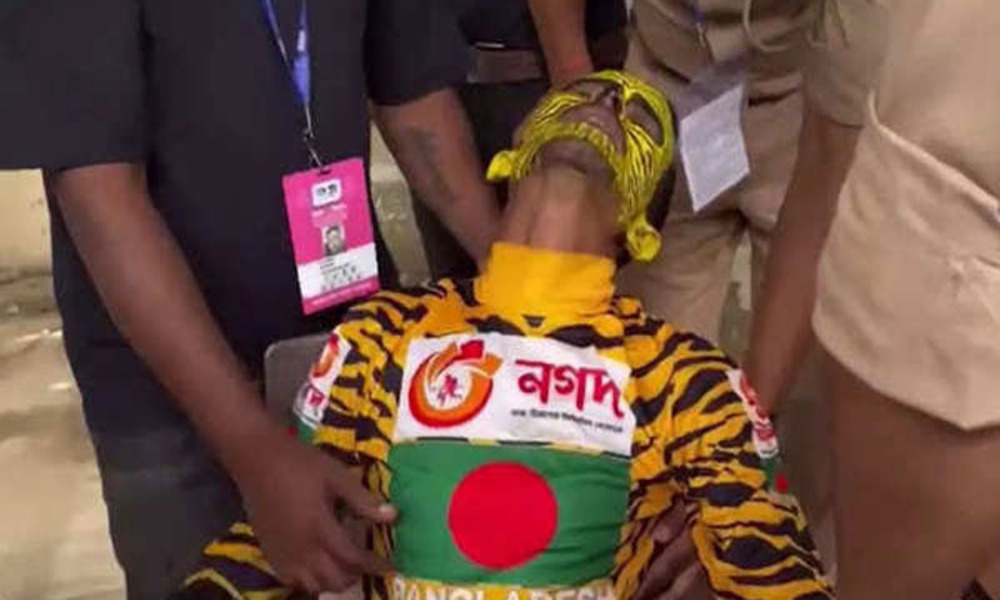 'Tiger Robi' allegedly assaulted by Indian crowd during Kanpur Test