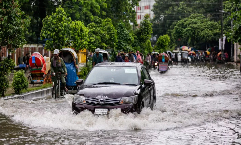 Incessant rains throw life out of gear in Dhaka