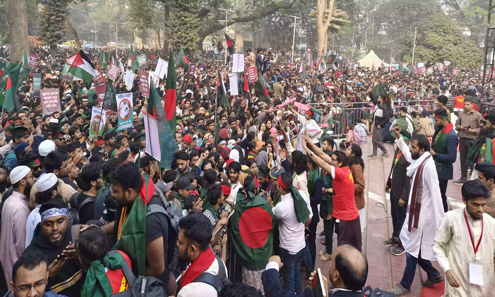 Students fill Central Shaheed Minar with 'March for Unity' slogans