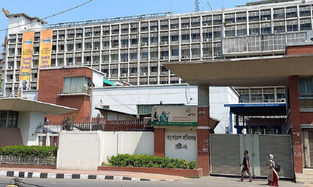 One year after uprising, govt moves to restore order in public service